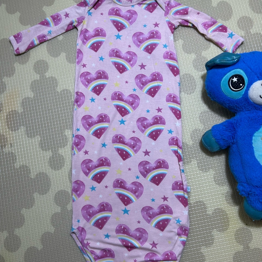 🌈 👩‍🍼Posh 🥜 Pink Heart and Rainbow  baby Sleeper -Kindness Shop